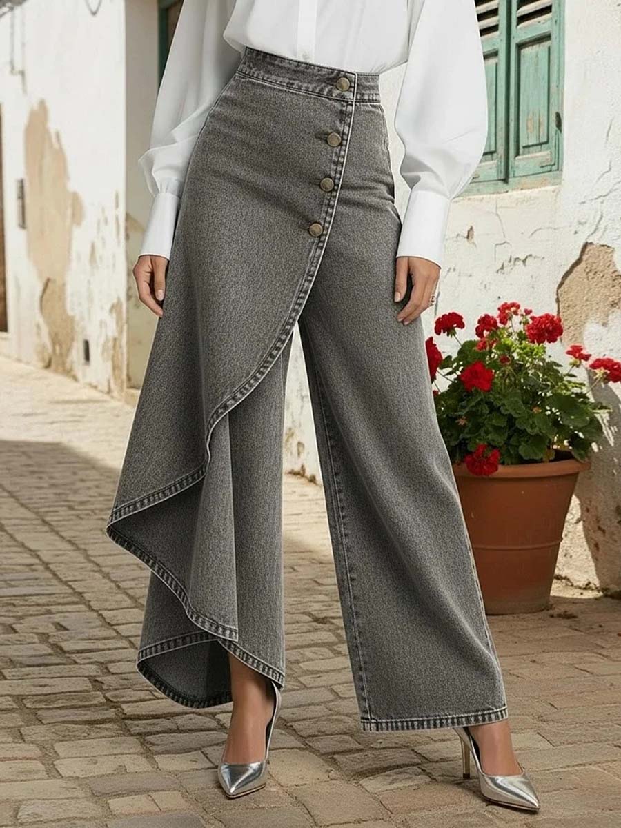 Women's High-waisted Relaxed Fit Wide-leg Jeans With A Stylish Design.